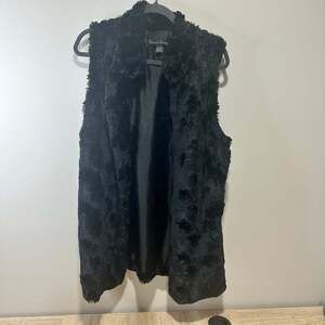 French Laundry Black Faux Fur Vest, Sz L (see inside flaw)